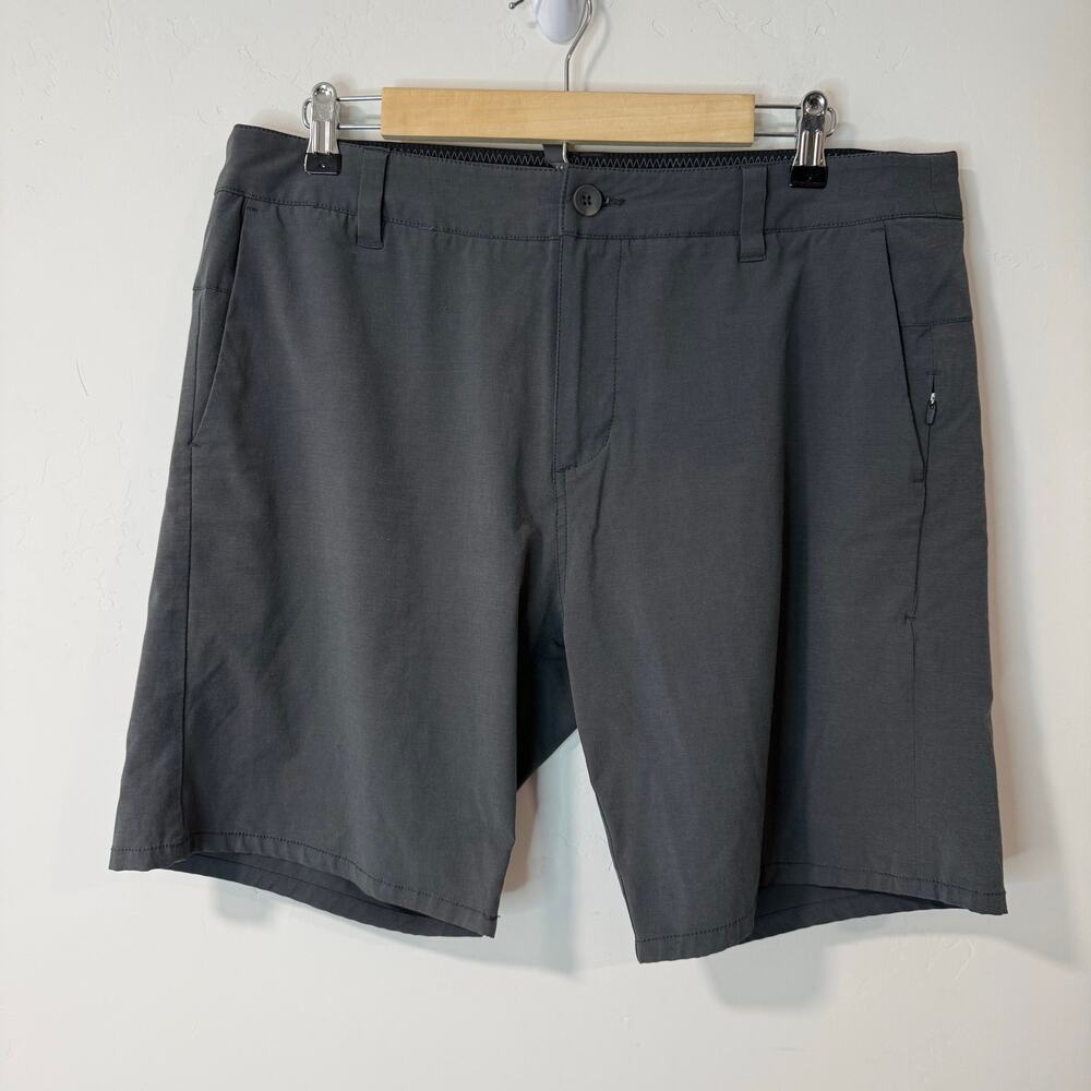 Vuori Men's Flat Front Performance Shorts in Charcoal Gray